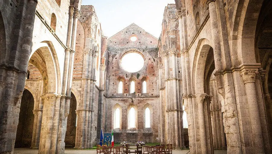 Wedding in Siena Civil ceremony inside the roofless abbey of San Galgano, photo Studio Bonon