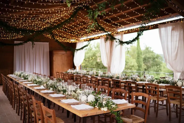 Wedding dinner under a draped tent in the countryside, photo Andrea Corsi