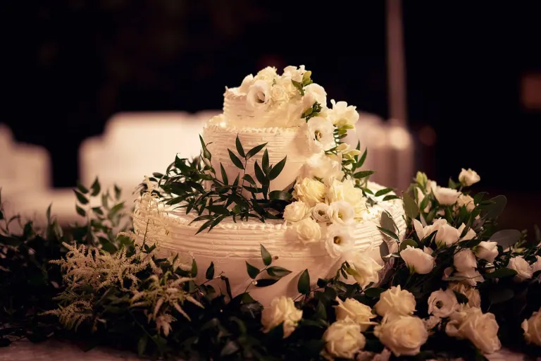White flowers on the dinner table at night, photo Andrea Corsi