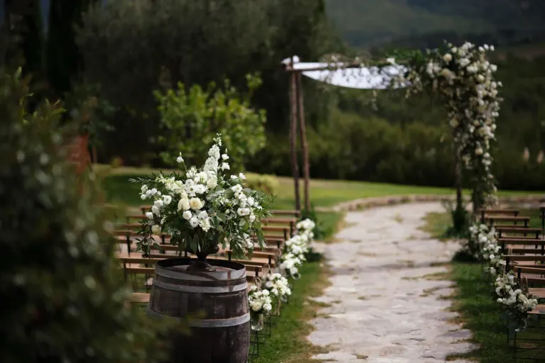 Chuppah wedidng in tuscany Andrea Corsi