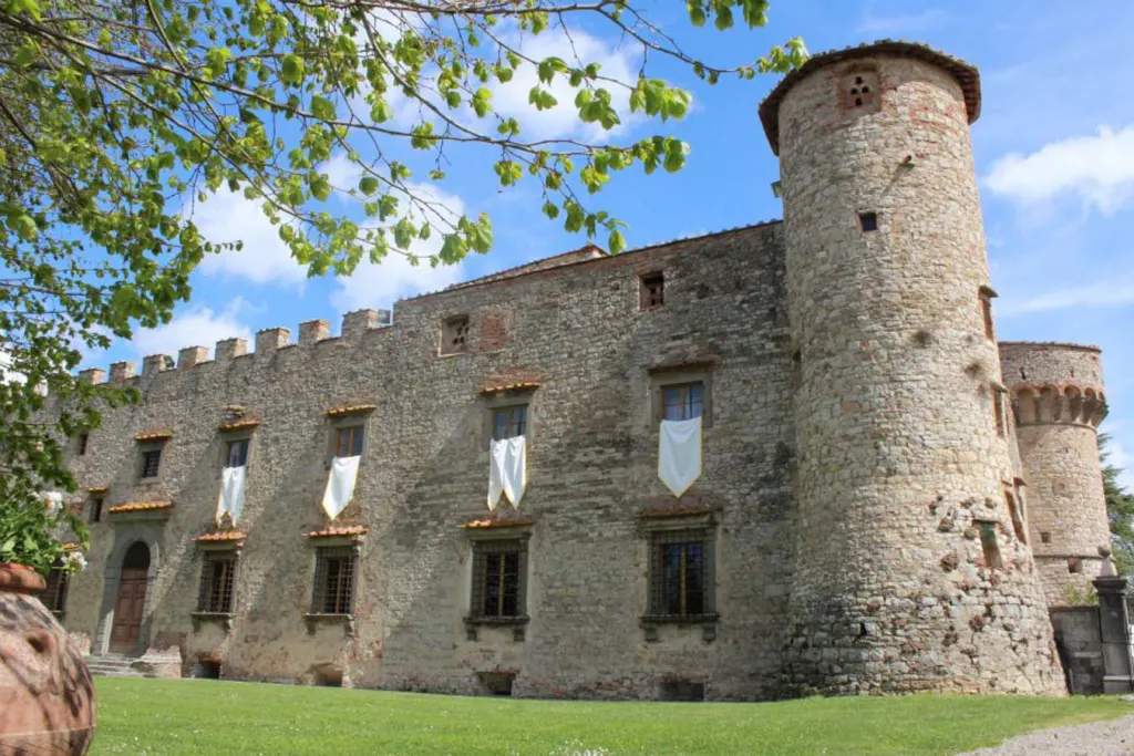 Wedding in Chianti Castle garden view - Castle Wedding Tuscany_