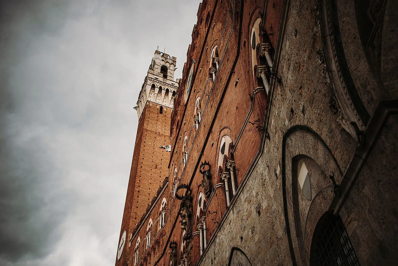 Efffetti® Wedding Planners In Tuscany - Italy Couple after their civil wedding at the town hall of Siena