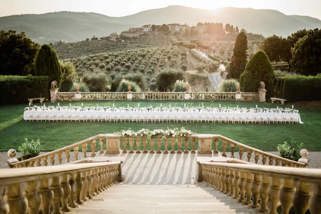 Wedding in Florence Wedding dinner set on the terrace of Villa Medici near Florence, photo Daniele Pierangeli