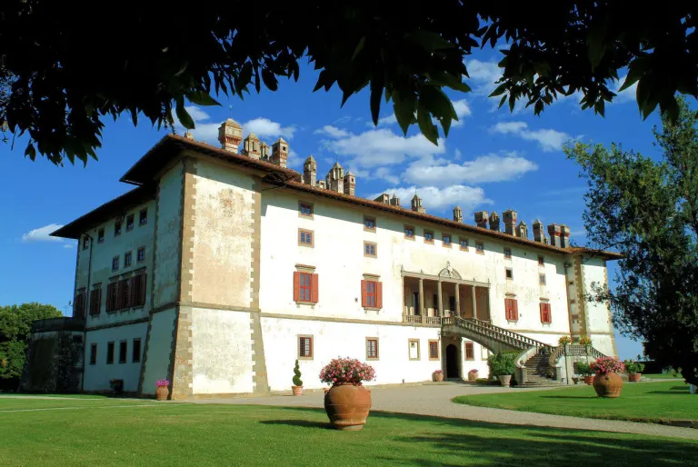 Villa Medici Façade wedding near Florence
