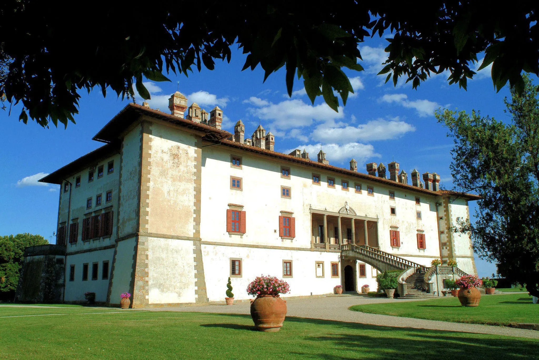 Villa Medici Façade wedding near Florence