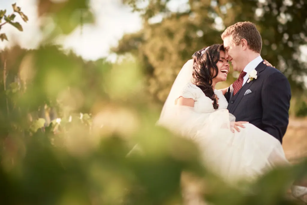 Brazilian citizens Bride and groom kissing at Castello di Meleto, photo Studio Bonon