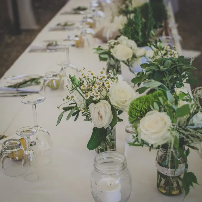 White flowers on the wedding dinner table
