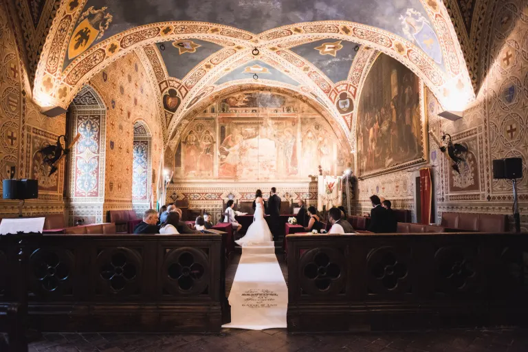Civil wedding in the frescoed hall of Volterra town hall, photo Studio Bonon