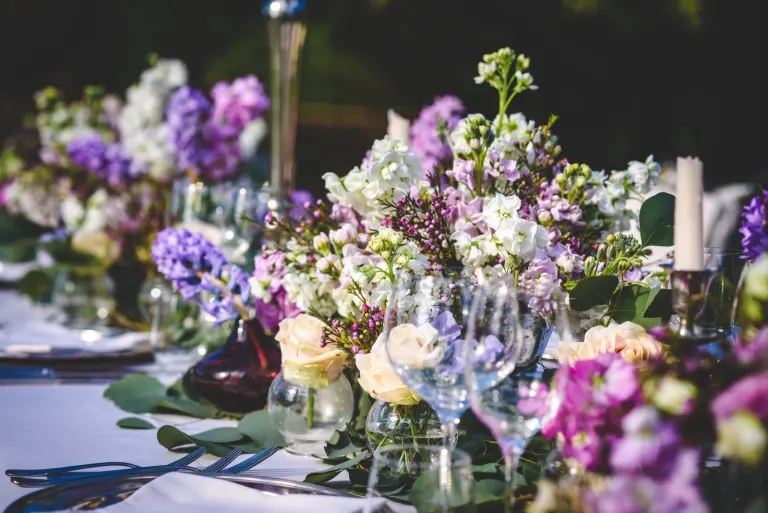 Wedding table with lilac, white and pink flowers